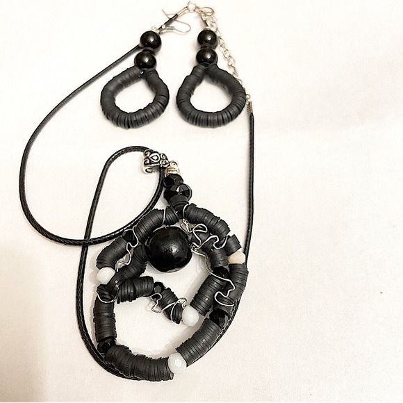 Chell Be Chell Designs Jewelry - Bohemian Necklace and Earring Set with Wire Wrapped Design Charm in Black.